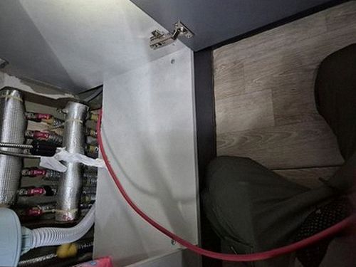 보문동 하수구막힘 배관 점검 후 주변을 정리하고 관리 방법을 안내하는 모습